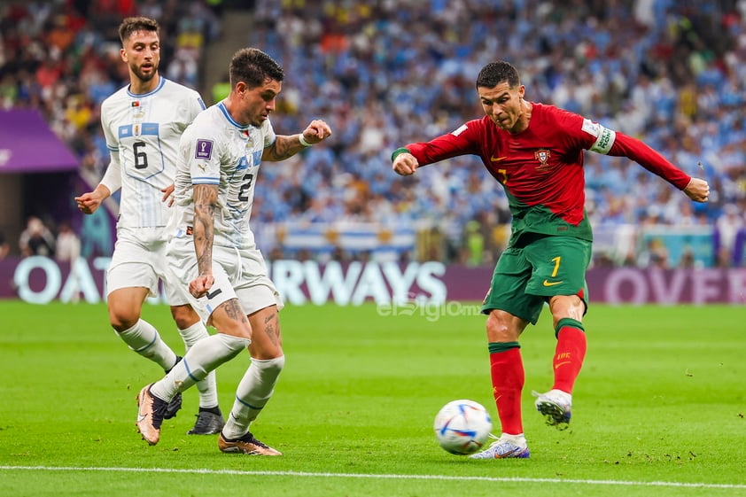 El cuadro portugués dominó el partido y con doblete de Bruno Fernandes aseguró su pase a octavos de final