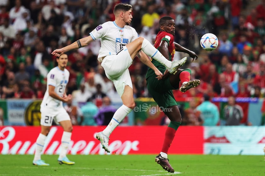 El cuadro portugués dominó el partido y con doblete de Bruno Fernandes aseguró su pase a octavos de final