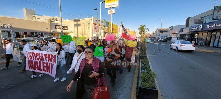 Familiares y amigos marcharon por las calles de Durango exigiendo justicia por las 18 muertes de meningitis registradas en Durango