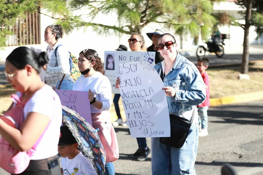 La tarde de este sábado, familiares y amigos de Alma Isabel Ontiveros Romero marcharon en la ciudad de Durango para exigir justicia por el feminicidio.