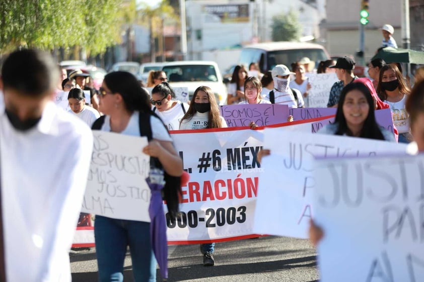 La tarde de este sábado, familiares y amigos de Alma Isabel Ontiveros Romero marcharon en la ciudad de Durango para exigir justicia por el feminicidio.