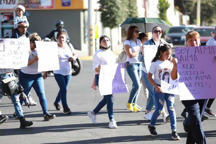 La tarde de este sábado, familiares y amigos de Alma Isabel Ontiveros Romero marcharon en la ciudad de Durango para exigir justicia por el feminicidio.