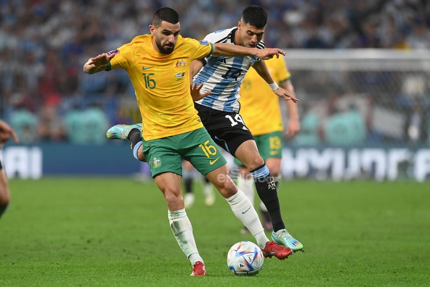 La selección de Argentina se impuso por un resultado más ajustado de lo esperado a Australia (2-1) y se clasificó para los cuartos de final del Mundial de Qatar