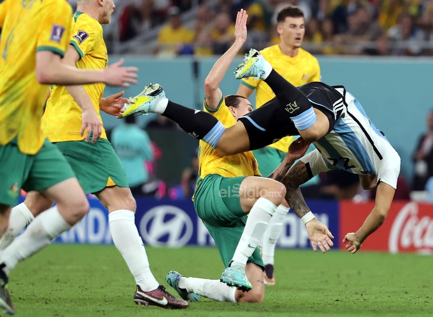 La selección de Argentina se impuso por un resultado más ajustado de lo esperado a Australia (2-1) y se clasificó para los cuartos de final del Mundial de Qatar