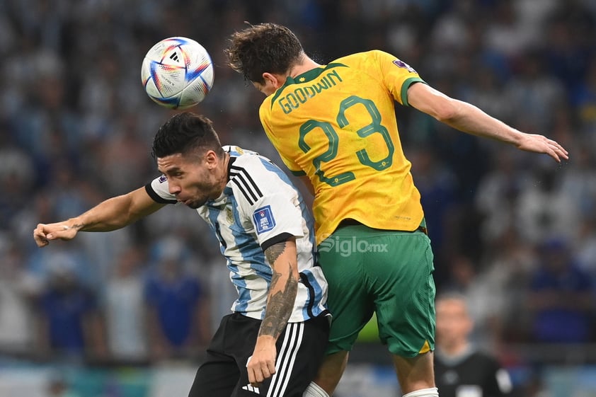 La selección de Argentina se impuso por un resultado más ajustado de lo esperado a Australia (2-1) y se clasificó para los cuartos de final del Mundial de Qatar