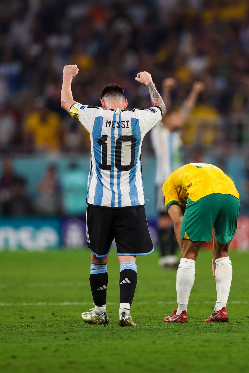 La selección de Argentina se impuso por un resultado más ajustado de lo esperado a Australia (2-1) y se clasificó para los cuartos de final del Mundial de Qatar