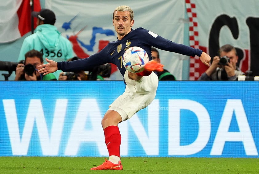 Olivier Giroud, con un tanto al borde del descanso, y Kylian Mbappe, con un doblete, firmaron la victoria de Francia sobre Polonia (3-1) que sitúa a los campeones del mundo en los cuartos de final