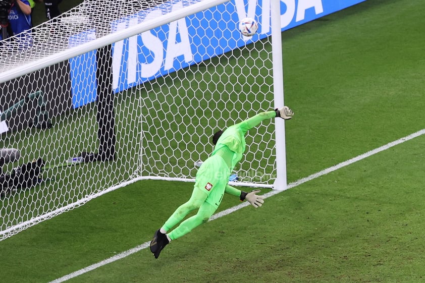 Olivier Giroud, con un tanto al borde del descanso, y Kylian Mbappe, con un doblete, firmaron la victoria de Francia sobre Polonia (3-1) que sitúa a los campeones del mundo en los cuartos de final