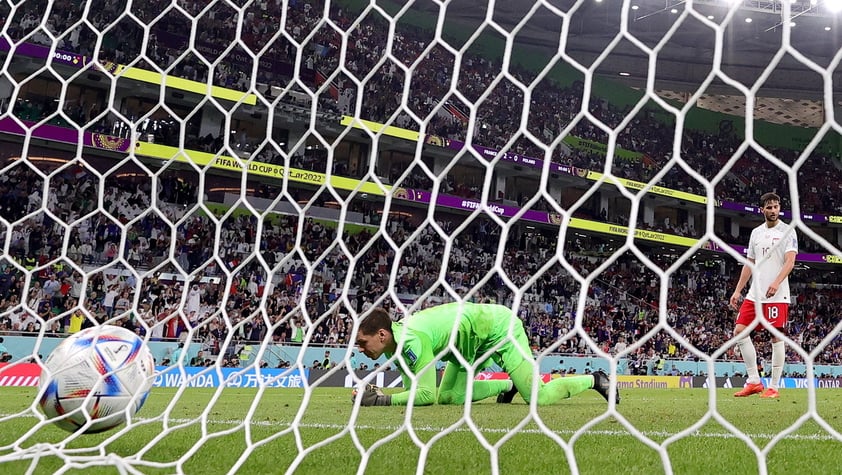 Olivier Giroud, con un tanto al borde del descanso, y Kylian Mbappe, con un doblete, firmaron la victoria de Francia sobre Polonia (3-1) que sitúa a los campeones del mundo en los cuartos de final