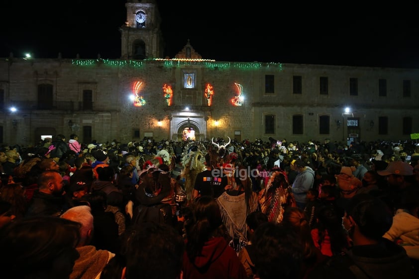 Cientos de duranguenses se congregaron en el Santuario de Nuestra Señora de Guadalupe para las tradicionales mañanitas a la Virgen de Guadalupe