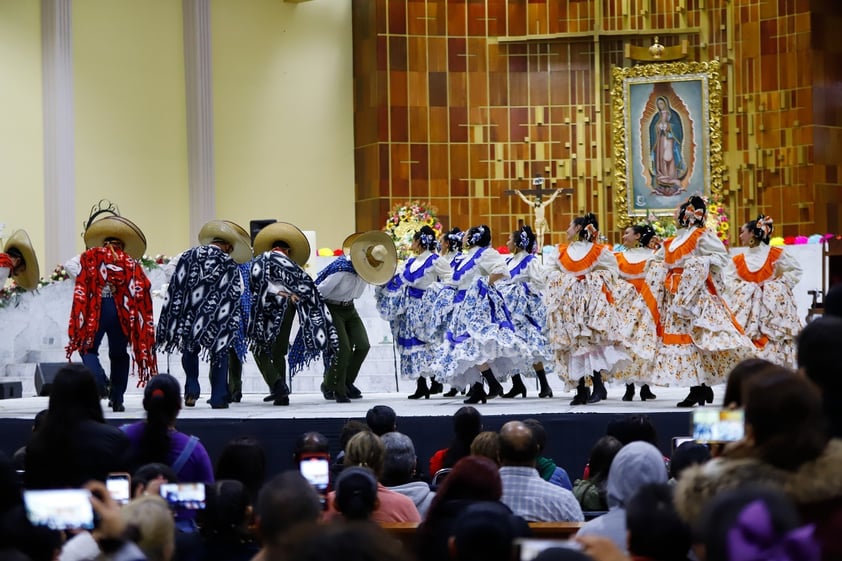 Cientos de duranguenses se congregaron en el Santuario de Nuestra Señora de Guadalupe para las tradicionales mañanitas a la Virgen de Guadalupe