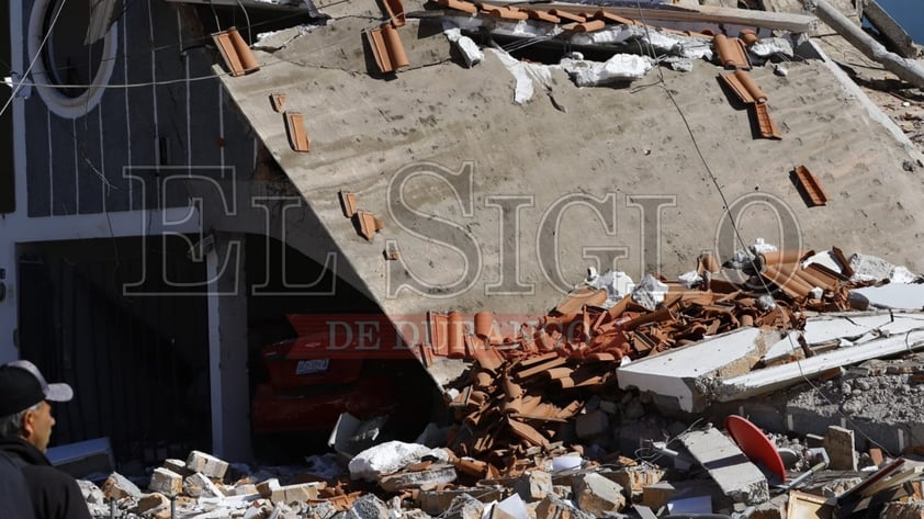 Poco después del mediodía de este domingo, corporaciones de emergencia se movilizaron para atender el reporte de explosión de una vivienda en el fraccionamiento Camino Real, de la ciudad de Durango; habitantes y vecinos presenciaron un fuerte olor a gas antes del suceso.