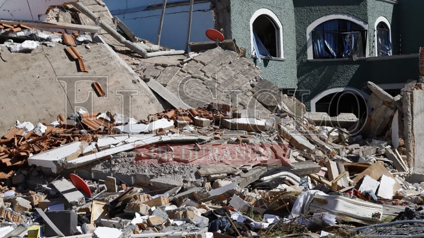 Poco después del mediodía de este domingo, corporaciones de emergencia se movilizaron para atender el reporte de explosión de una vivienda en el fraccionamiento Camino Real, de la ciudad de Durango; habitantes y vecinos presenciaron un fuerte olor a gas antes del suceso.