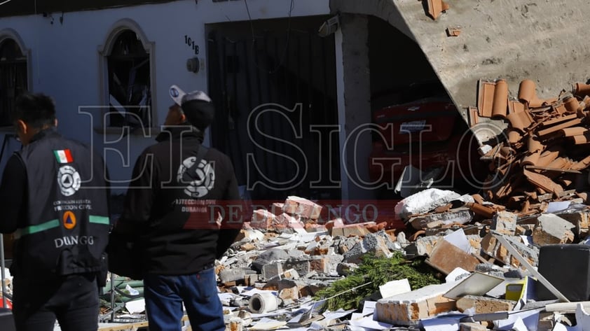 Poco después del mediodía de este domingo, corporaciones de emergencia se movilizaron para atender el reporte de explosión de una vivienda en el fraccionamiento Camino Real, de la ciudad de Durango; habitantes y vecinos presenciaron un fuerte olor a gas antes del suceso.