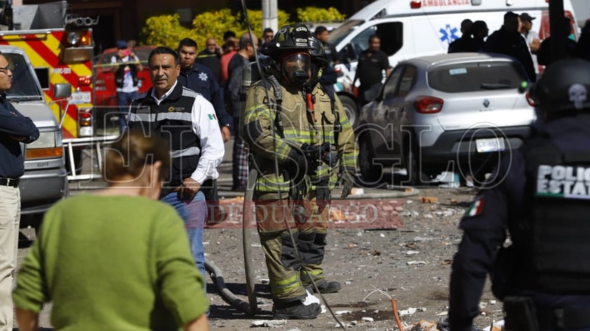 Poco después del mediodía de este domingo, corporaciones de emergencia se movilizaron para atender el reporte de explosión de una vivienda en el fraccionamiento Camino Real, de la ciudad de Durango; habitantes y vecinos presenciaron un fuerte olor a gas antes del suceso.