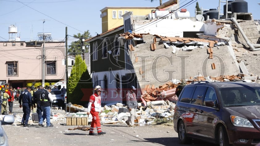 Poco después del mediodía de este domingo, corporaciones de emergencia se movilizaron para atender el reporte de explosión de una vivienda en el fraccionamiento Camino Real, de la ciudad de Durango; habitantes y vecinos presenciaron un fuerte olor a gas antes del suceso.