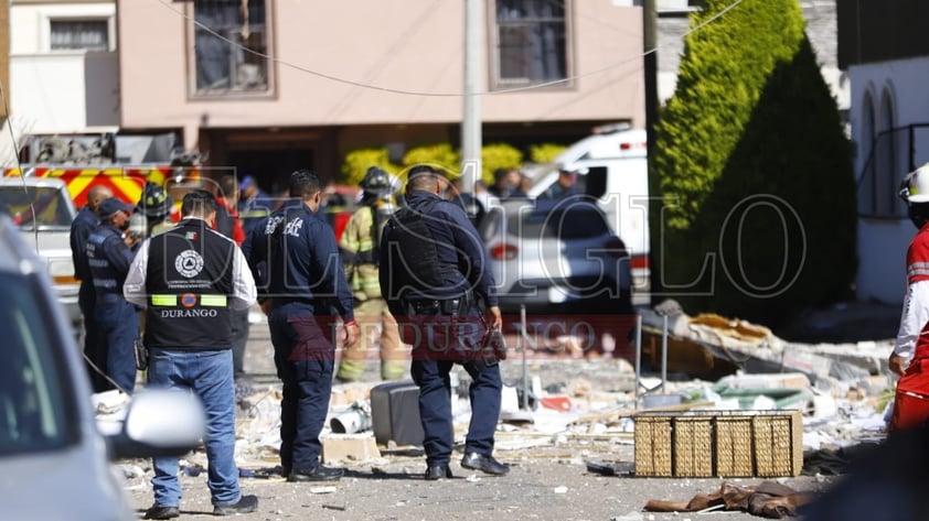 Poco después del mediodía de este domingo, corporaciones de emergencia se movilizaron para atender el reporte de explosión de una vivienda en el fraccionamiento Camino Real, de la ciudad de Durango; habitantes y vecinos presenciaron un fuerte olor a gas antes del suceso.