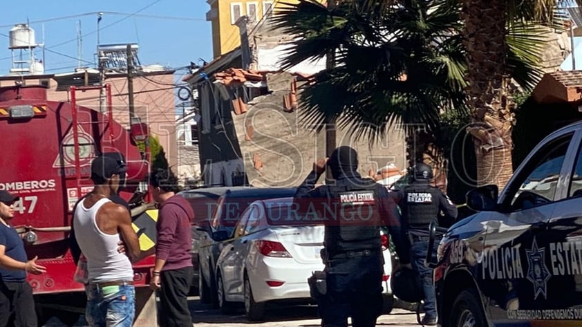 Poco después del mediodía de este domingo, corporaciones de emergencia se movilizaron para atender el reporte de explosión de una vivienda en el fraccionamiento Camino Real, de la ciudad de Durango; habitantes y vecinos presenciaron un fuerte olor a gas antes del suceso.