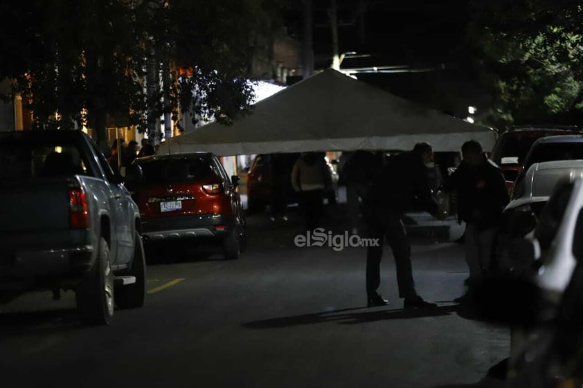 Miembros del Comité Directivo de la sección 44 del SNTE, llegaron esta noche a la Casa de Gobierno, donde permanecerán hasta mañana para demandar el pago inmediato del aguinaldo.