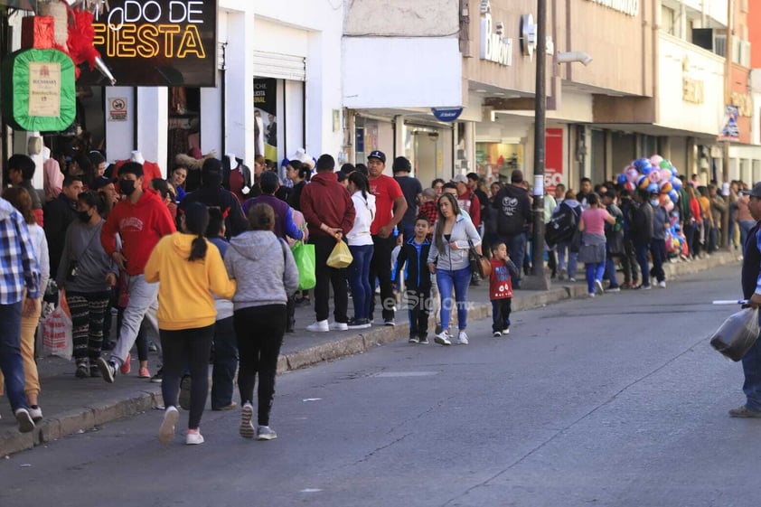 Compras de pánico en víspera de Noche Buena en Durango.