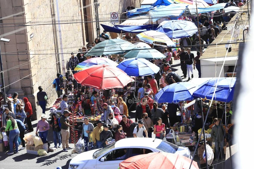 Compras de pánico en víspera de Noche Buena en Durango.