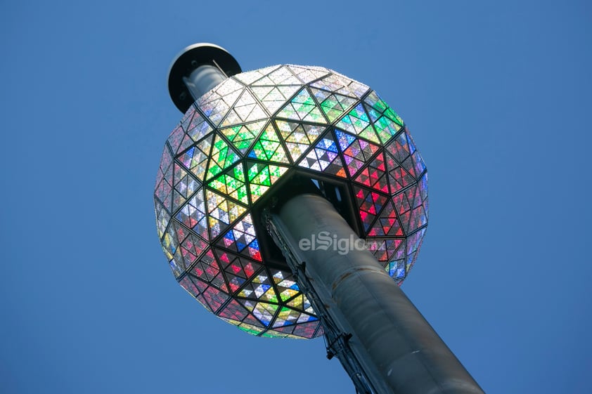 Times Square se prepara para las festividades de Fin de Año con la bola de cristal para 2023.