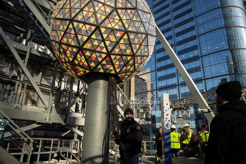 Times Square se prepara para las festividades de Fin de Año con la bola de cristal para 2023.