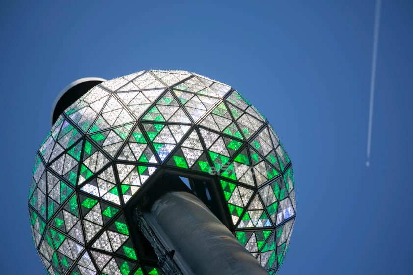 Times Square se prepara para las festividades de Fin de Año con la bola de cristal para 2023.