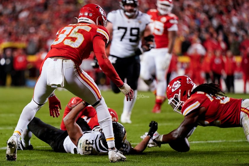 Los Kansas City Chiefs volaron este sábado a la final de la Conferencia Americana (AFC) de la NFL por quinto año consecutivo, tras imponerse por 27-20 a los Jacksonville Jaguars.