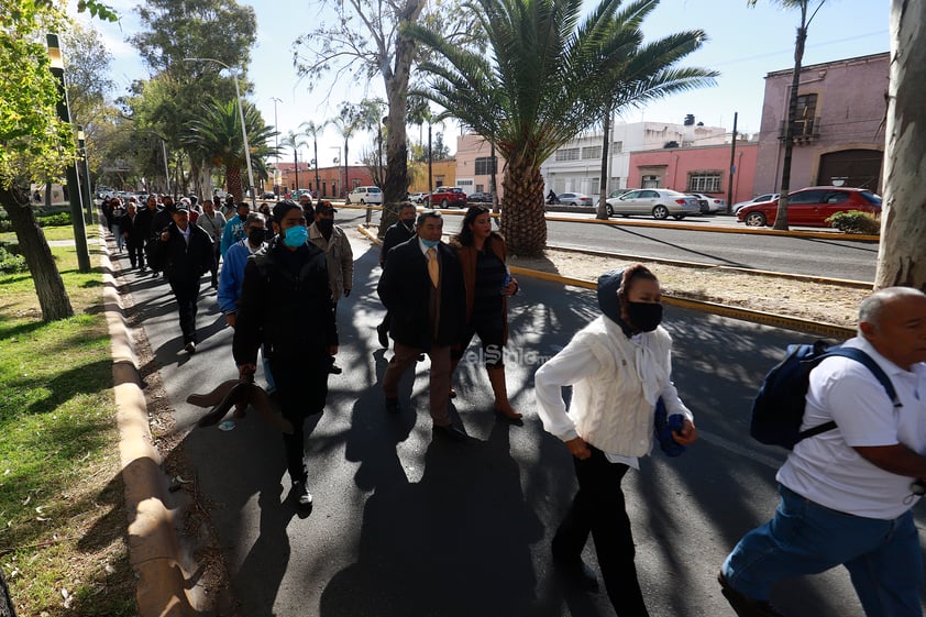 A pesar de que ha disminuido la clientela después de la pandemia, los boleros se mantienen a flote y ahora que están cumpliendo 73 años buscan lograr abrir el 40 por ciento de las bolerías que permanecen cerradas.