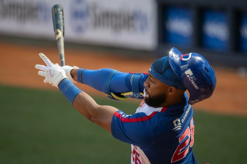 Cañeros, representante de México en la Serie del Caribe, remontó 5-4 a Tigres de Licey, de República Dominicana, para un debut triunfal.