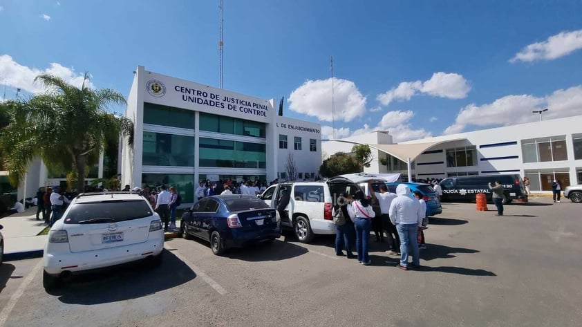 Este domingo comenzaron las audiencias de los tres detenidos por los casos de meningitis en Durango, Joaquín 'N' y Guadalupe 'N' ya fueron vinculados a proceso, mientras que la situación de Omar 'N' está por determinarse.