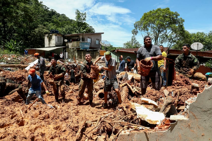 Elevan a 44 el número de víctimas por tormentas mortales en Brasil