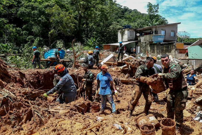 Elevan a 44 el número de víctimas por tormentas mortales en Brasil