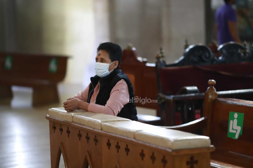 Duranguenses acuden a Catedral a tomar ceniza