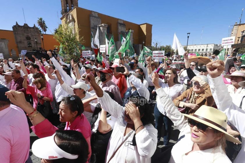 Duranguenses se concentraron en la Plaza Fundadores para dar inicio a la Marcha por el INE.