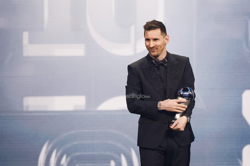 El argentino Lionel Messi y la española Alexia Putellas fueron elegidos este lunes mejores jugadores del año en la gala The Best de la FIFA, que premió la victoria en el Mundial de Argentina, que también vio como se coronaban el seleccionador, Lionel Scaloni, el portero Emiliano Martínez y su afición.