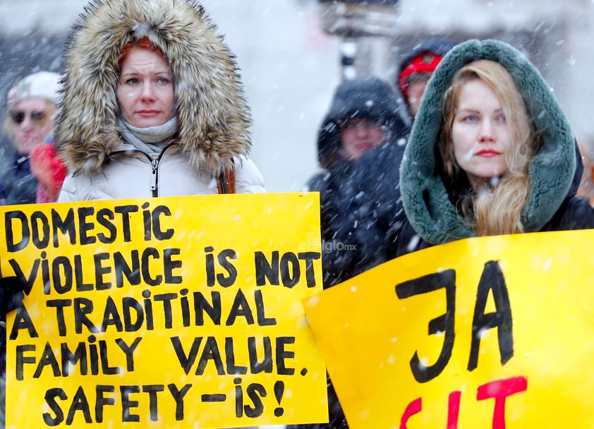 Miles de personas se manifestaron este miércoles en todo el mundo con motivo del Día Internacional de la Mujer para denunciar la violencia machista, reclamar igualdad real y defender los derechos de las mujeres en países que los vulneran o naciones sometidas a conflictos armados.