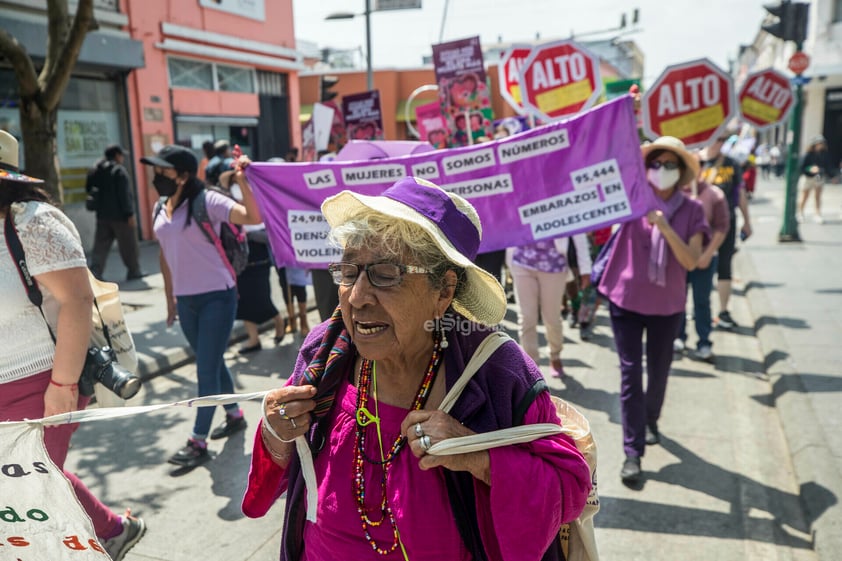 Miles de personas se manifestaron este miércoles en todo el mundo con motivo del Día Internacional de la Mujer para denunciar la violencia machista, reclamar igualdad real y defender los derechos de las mujeres en países que los vulneran o naciones sometidas a conflictos armados.