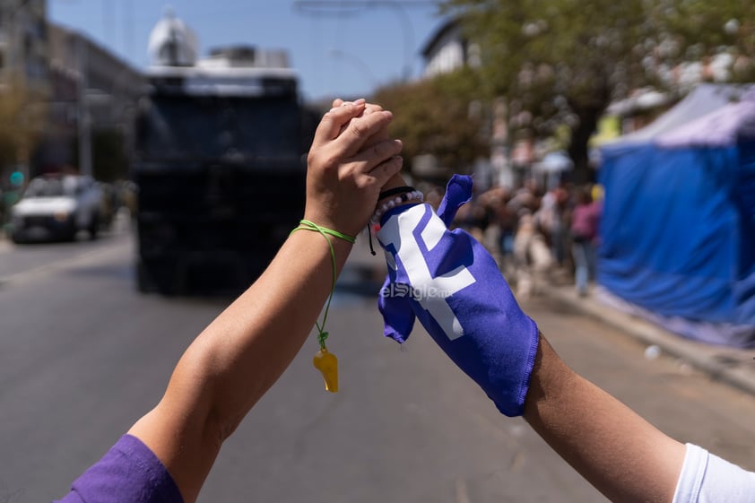 Miles de personas se manifestaron este miércoles en todo el mundo con motivo del Día Internacional de la Mujer para denunciar la violencia machista, reclamar igualdad real y defender los derechos de las mujeres en países que los vulneran o naciones sometidas a conflictos armados.