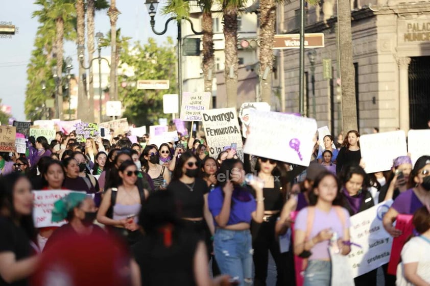 El 8 de marzo, Día Internacional de la Mujer, se llevó a cabo la cuarta marcha feminista en Durango, organizada por diversos colectivos.