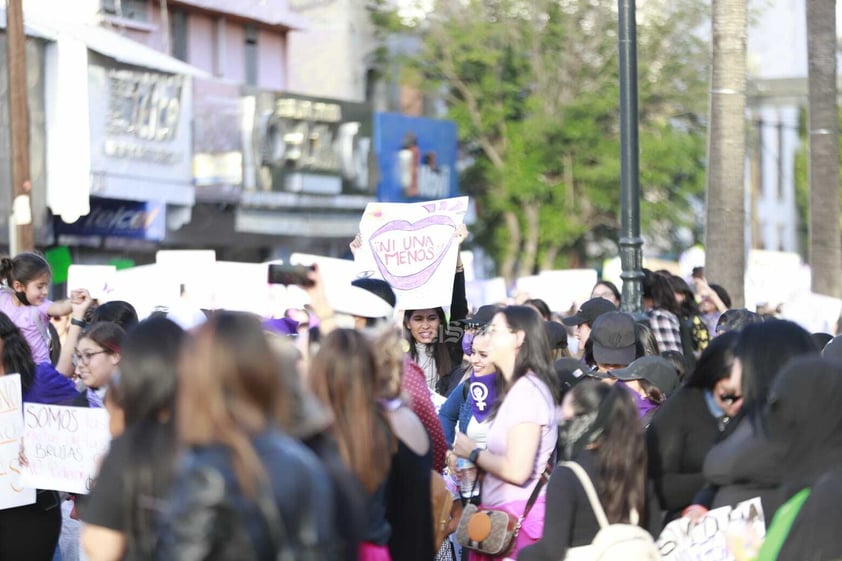 El 8 de marzo, Día Internacional de la Mujer, se llevó a cabo la cuarta marcha feminista en Durango, organizada por diversos colectivos.