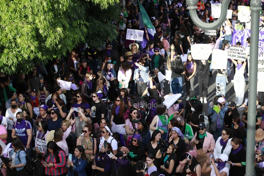 El 8 de marzo, Día Internacional de la Mujer, se llevó a cabo la cuarta marcha feminista en Durango, organizada por diversos colectivos.