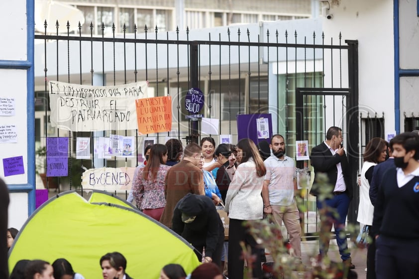 #Galería | Esta mañana amaneció tomada la Escuela Normal del Estado de #Durango; mujeres denuncian protección a agresores al interior de la institución.