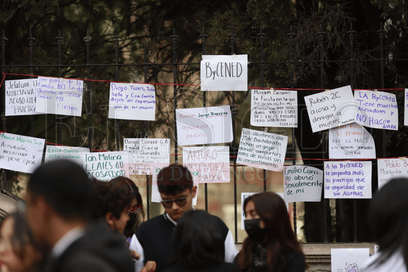 #Galería | Esta mañana amaneció tomada la Escuela Normal del Estado de #Durango; mujeres denuncian protección a agresores al interior de la institución.