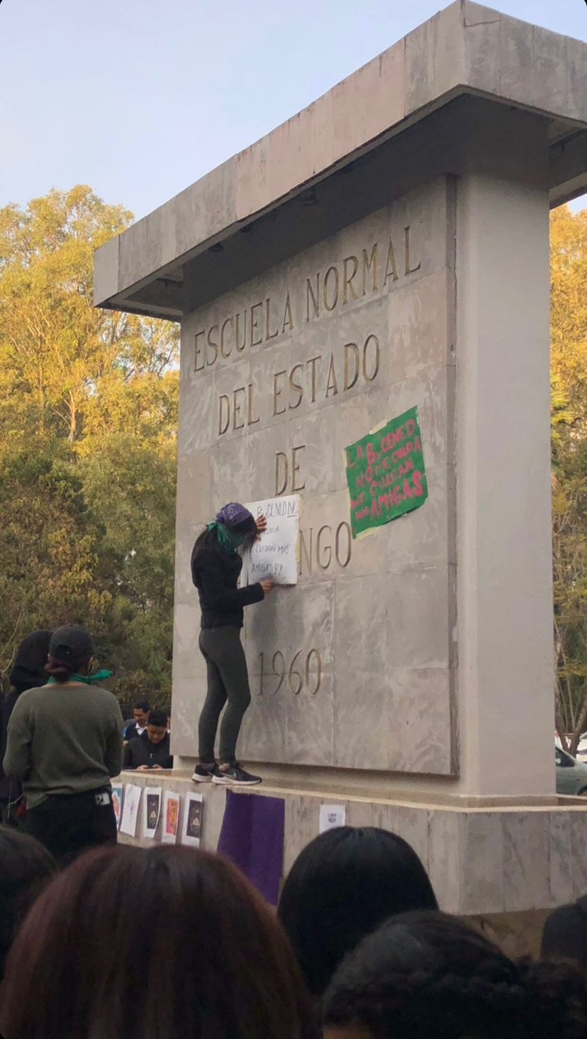 #Galería | Esta mañana amaneció tomada la Escuela Normal del Estado de #Durango; mujeres denuncian protección a agresores al interior de la institución.