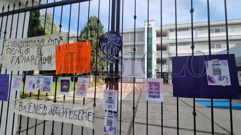 #Galería | Esta mañana amaneció tomada la Escuela Normal del Estado de #Durango; mujeres denuncian protección a agresores al interior de la institución.