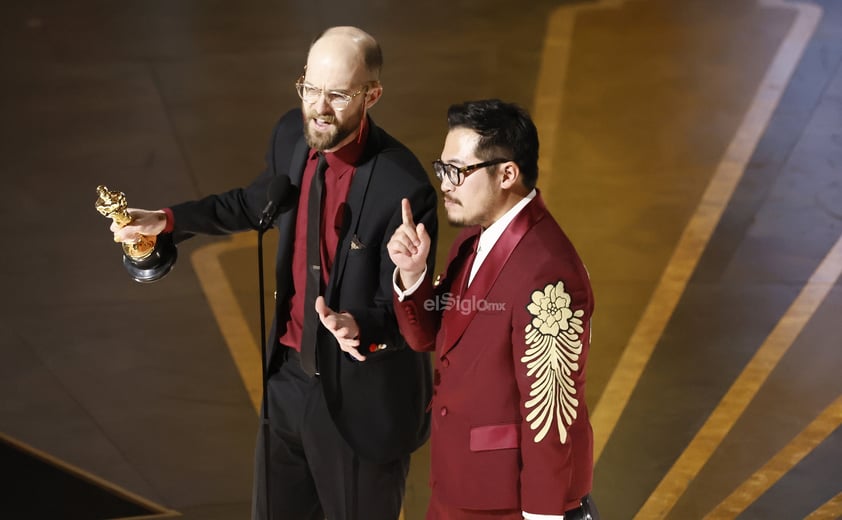 En una gala llena de emociones, la Academia de Artes y Ciencias Cinematográficas de Estados Unidos entregó este domingo los Oscar a lo más destacado del cine en el último año y Everything Everywhere All At Once ('Todo en todas partes al mismo tiempo') se convirtió en la gran ganadora de la noche.