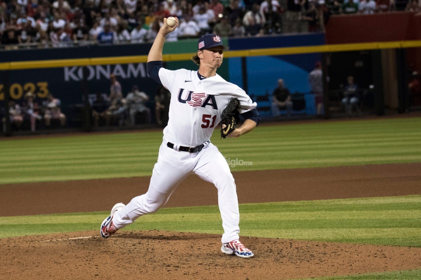 Joey Meneses conectó dos vuelacercas, incluido uno crucial de tres carreras en el cuarto, para liderar a México a una victoria el domingo 11-5 sobre Estados Unidos en el Clásico Mundial de Beisbol.