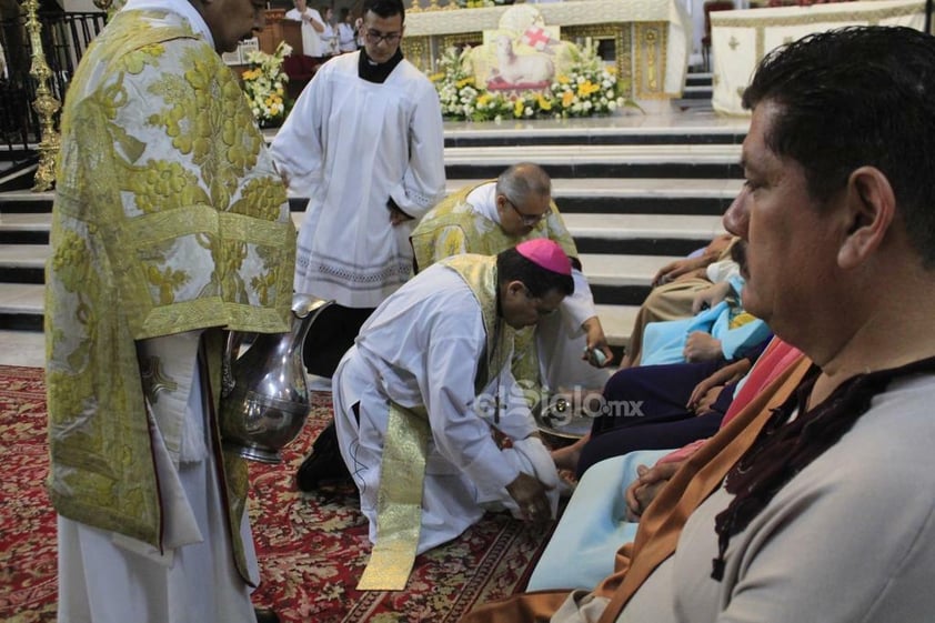 Como cada año, durante el Jueves Santo, se llevó a cabo el tradicional lavatorio de pies que simboliza la vocación al servicio, la humildad e igualdad que todos los fieles católicos deben practicar con los demás.